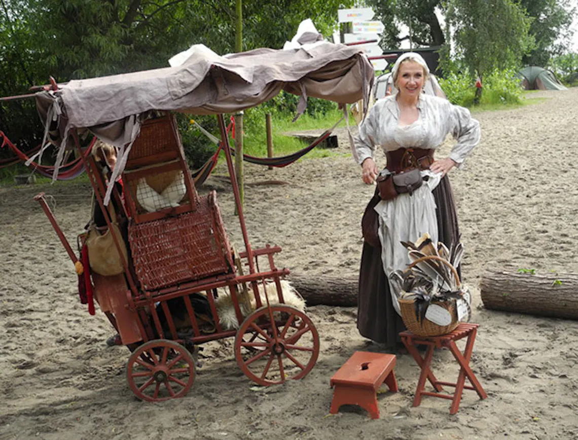gudrun derlin mit leiterwagen 2012