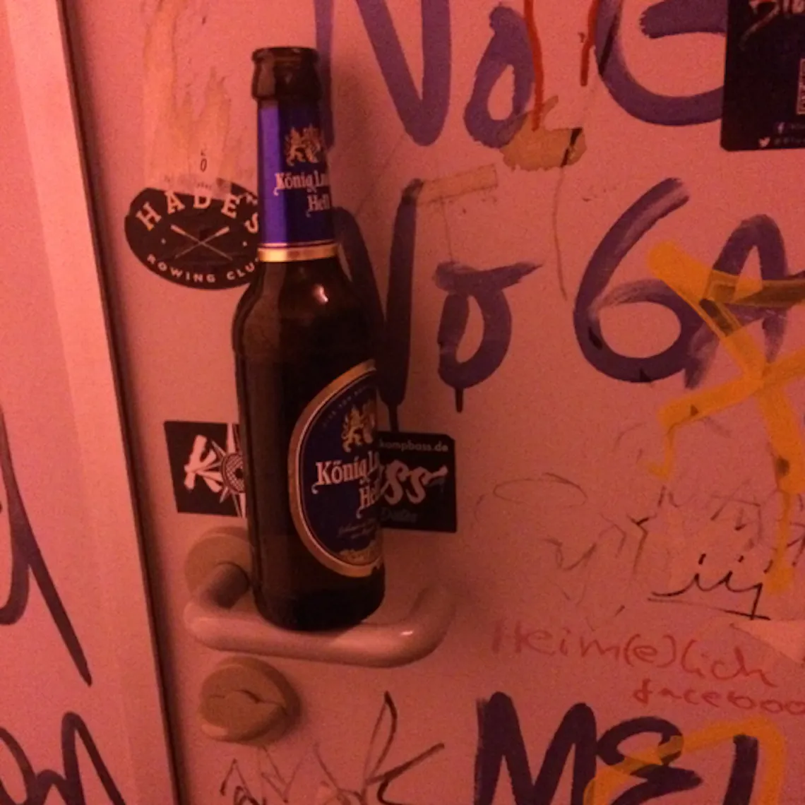 Getränke auf Türklinke