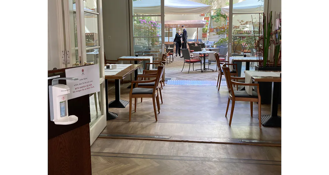 reportage hotel text restaurant desi