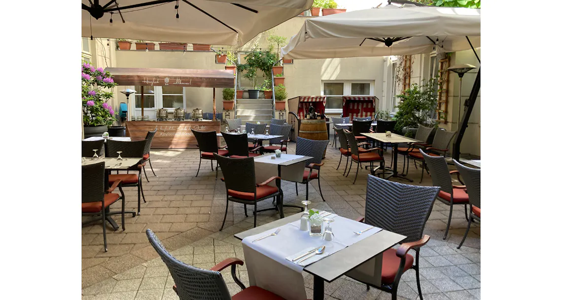 reportage hotel text innenhof